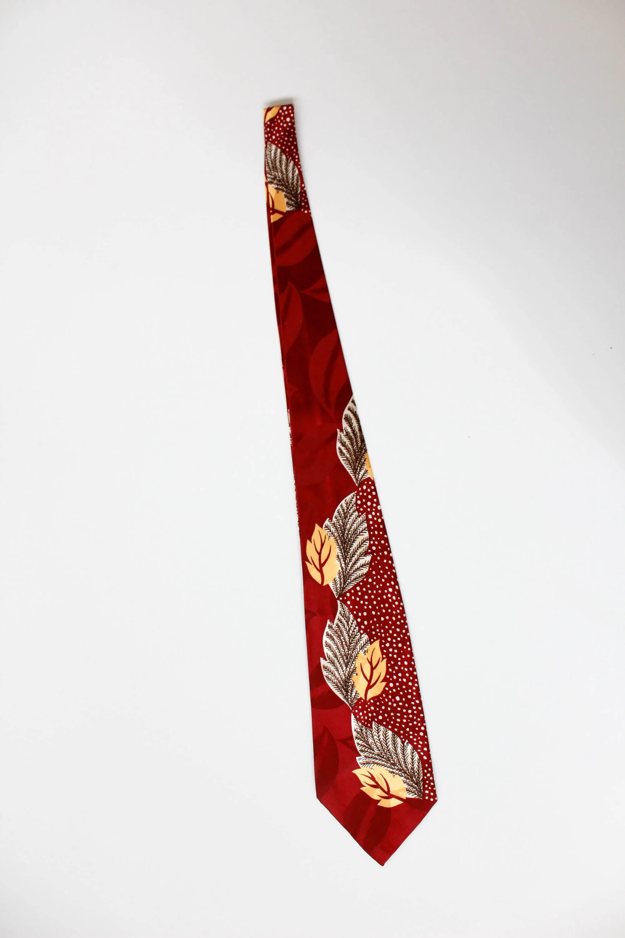 1940s Red Rayon Necktie with Leaf Print