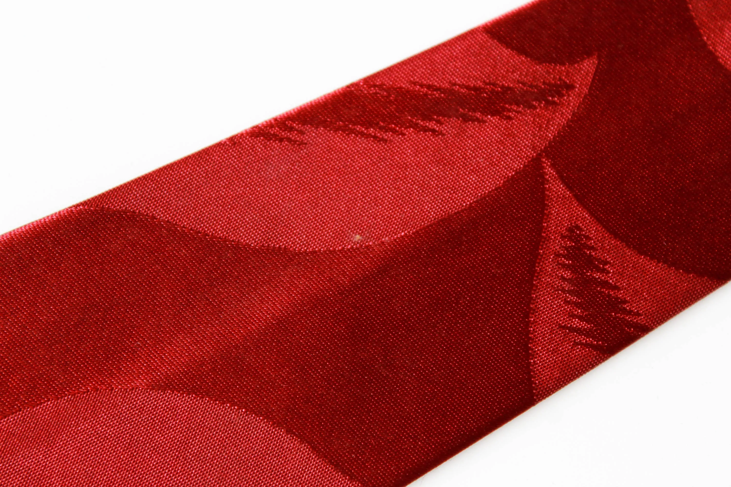 1940s Red Rayon Necktie with Leaf Print