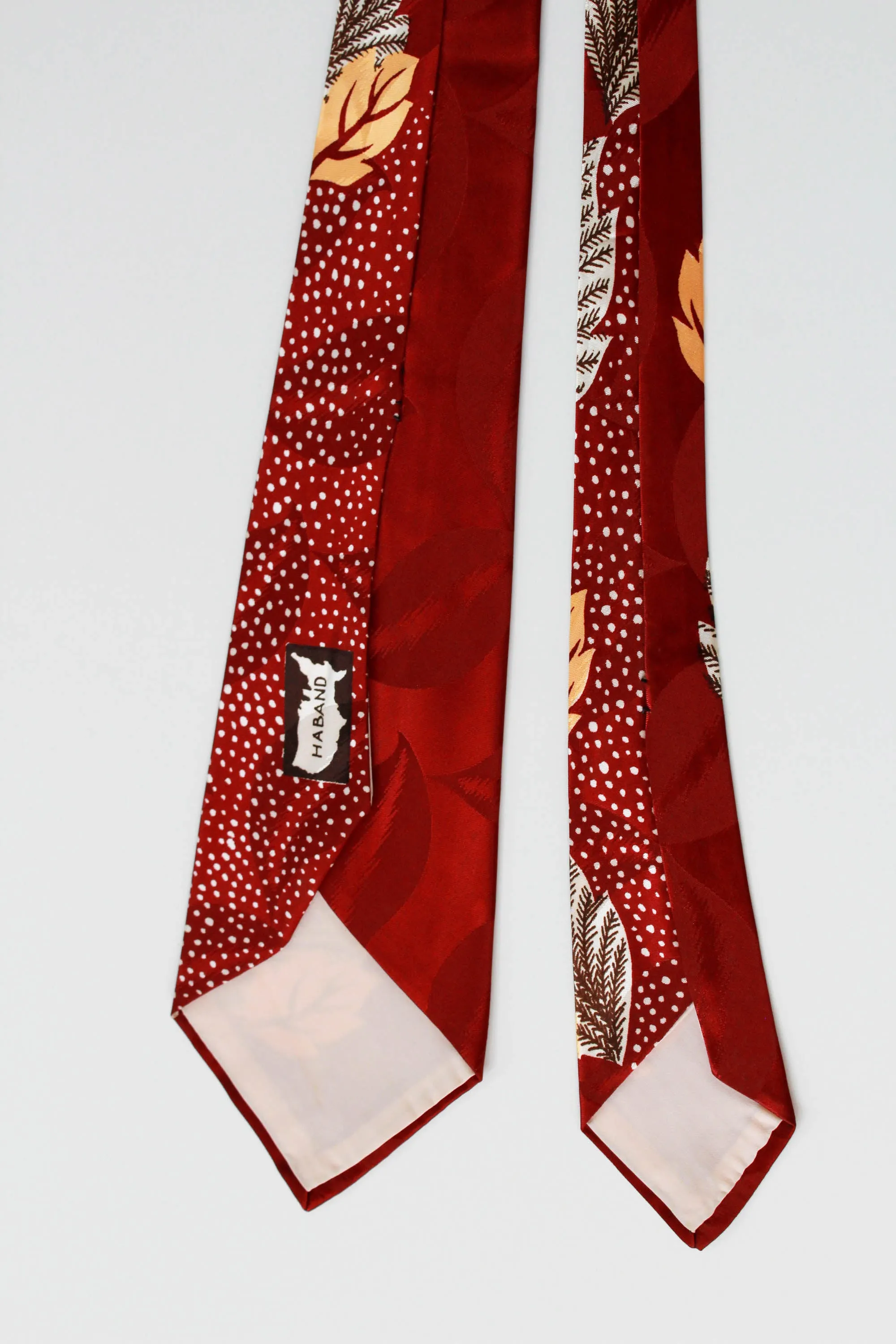 1940s Red Rayon Necktie with Leaf Print