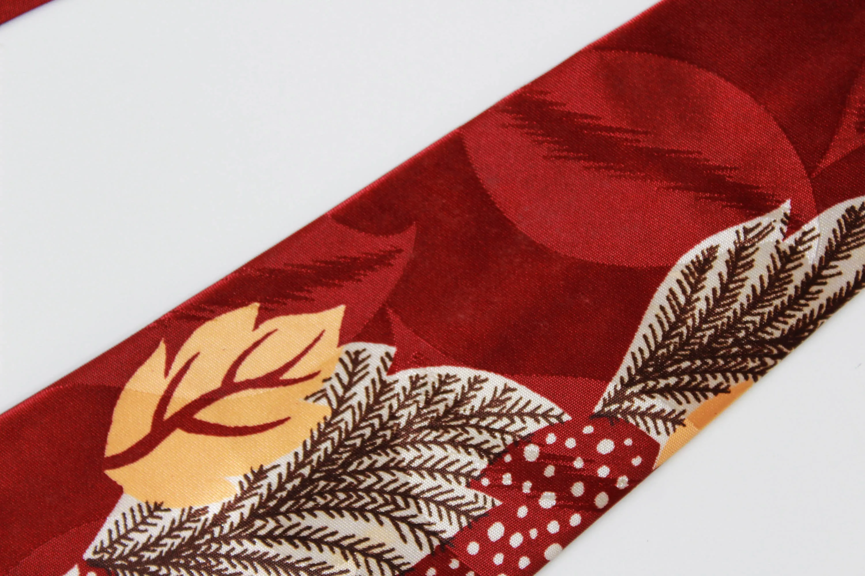 1940s Red Rayon Necktie with Leaf Print