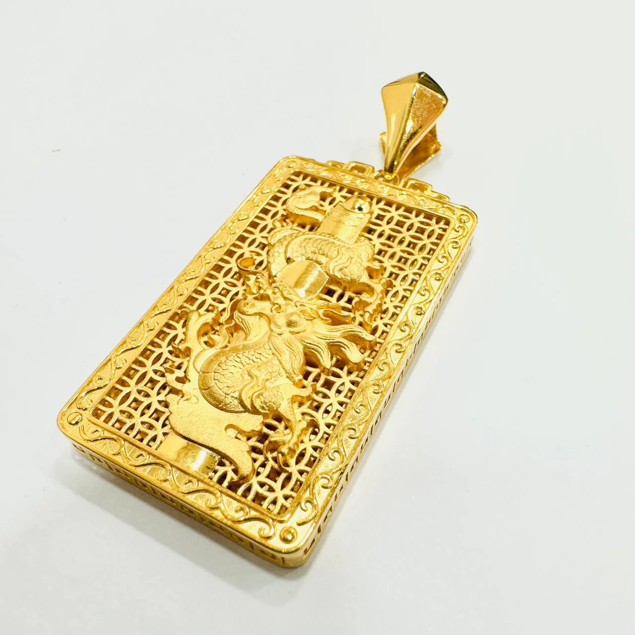 22k / 916 Gold Dragon Pendant Smooth Finish