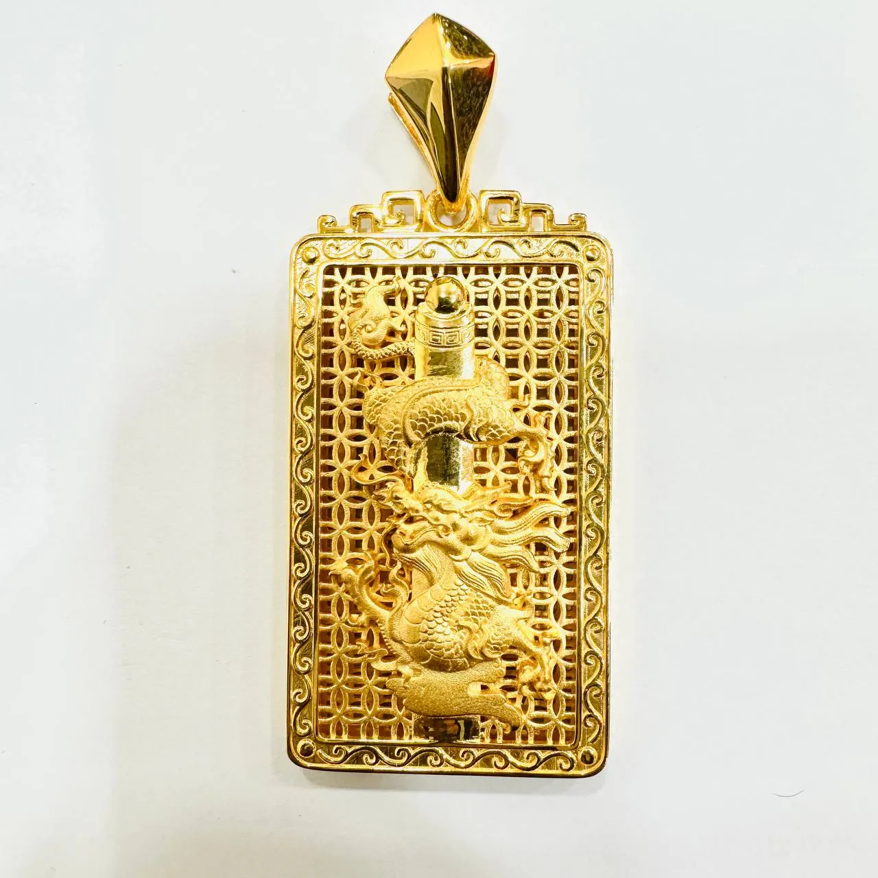 22k / 916 Gold Dragon Pendant Smooth Finish