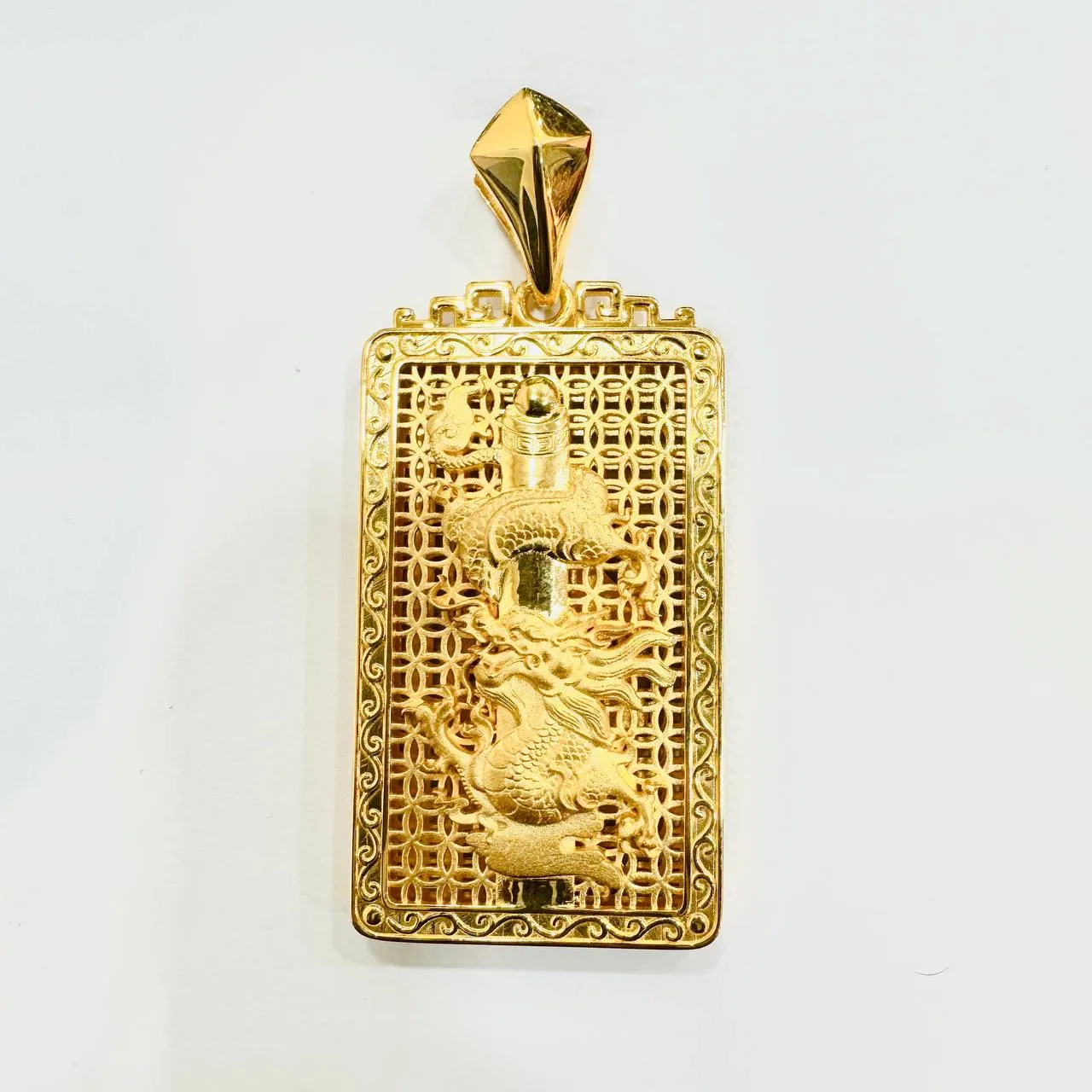 22k / 916 Gold Dragon Pendant Smooth Finish