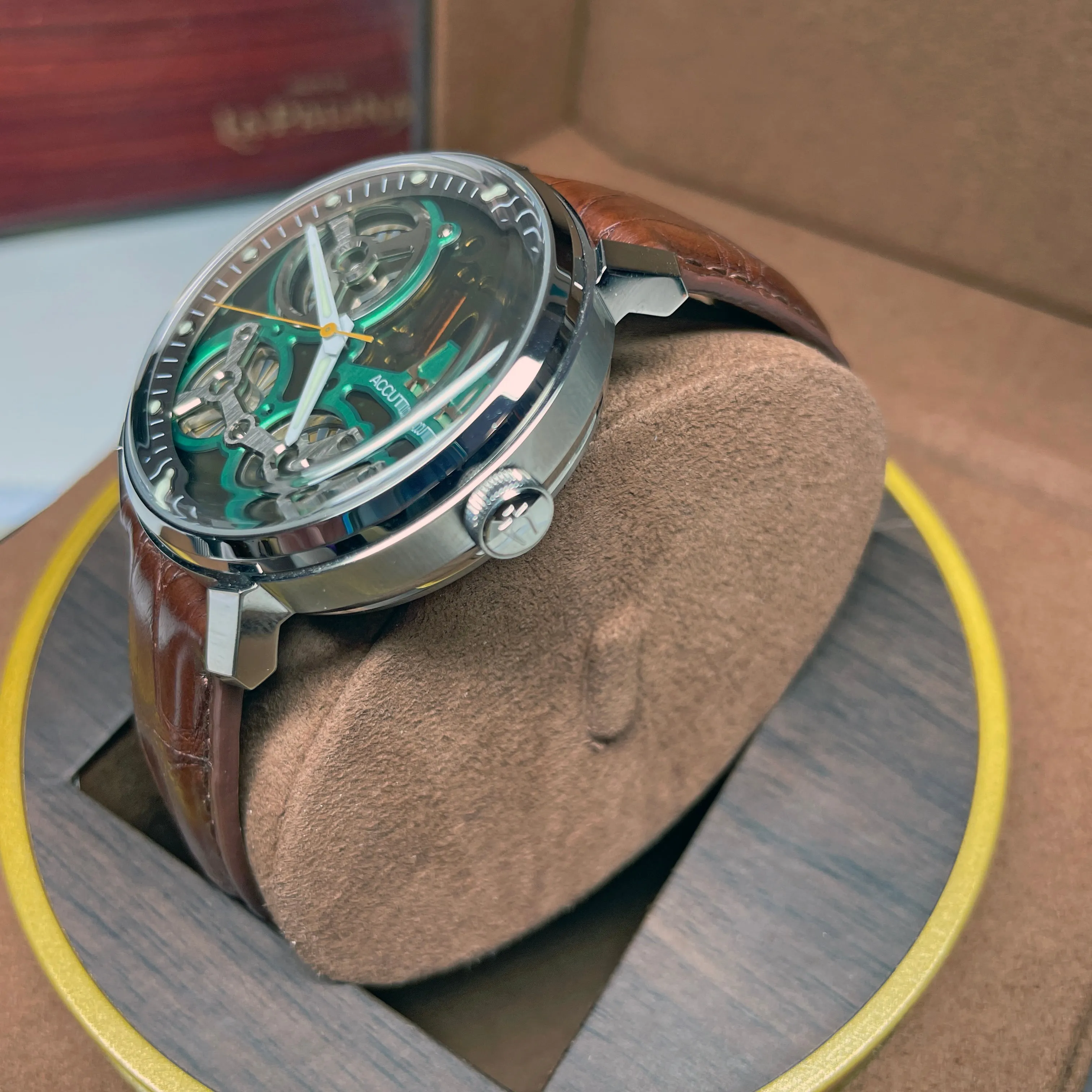 Accutron Spaceview 2020 La Palina Edition Brown Watch 2ES6A007 with Cigar Humidor Set