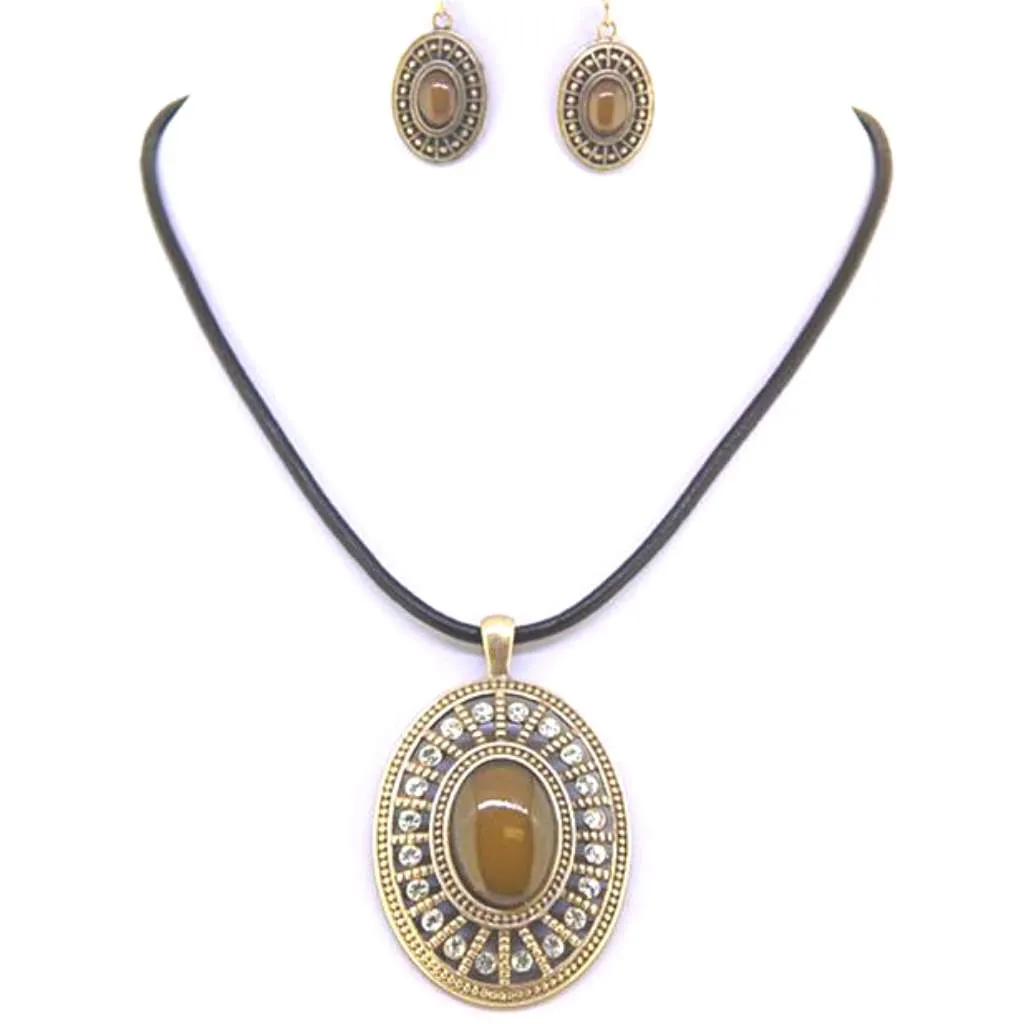 Brown Oval and Gold Pendant Necklace