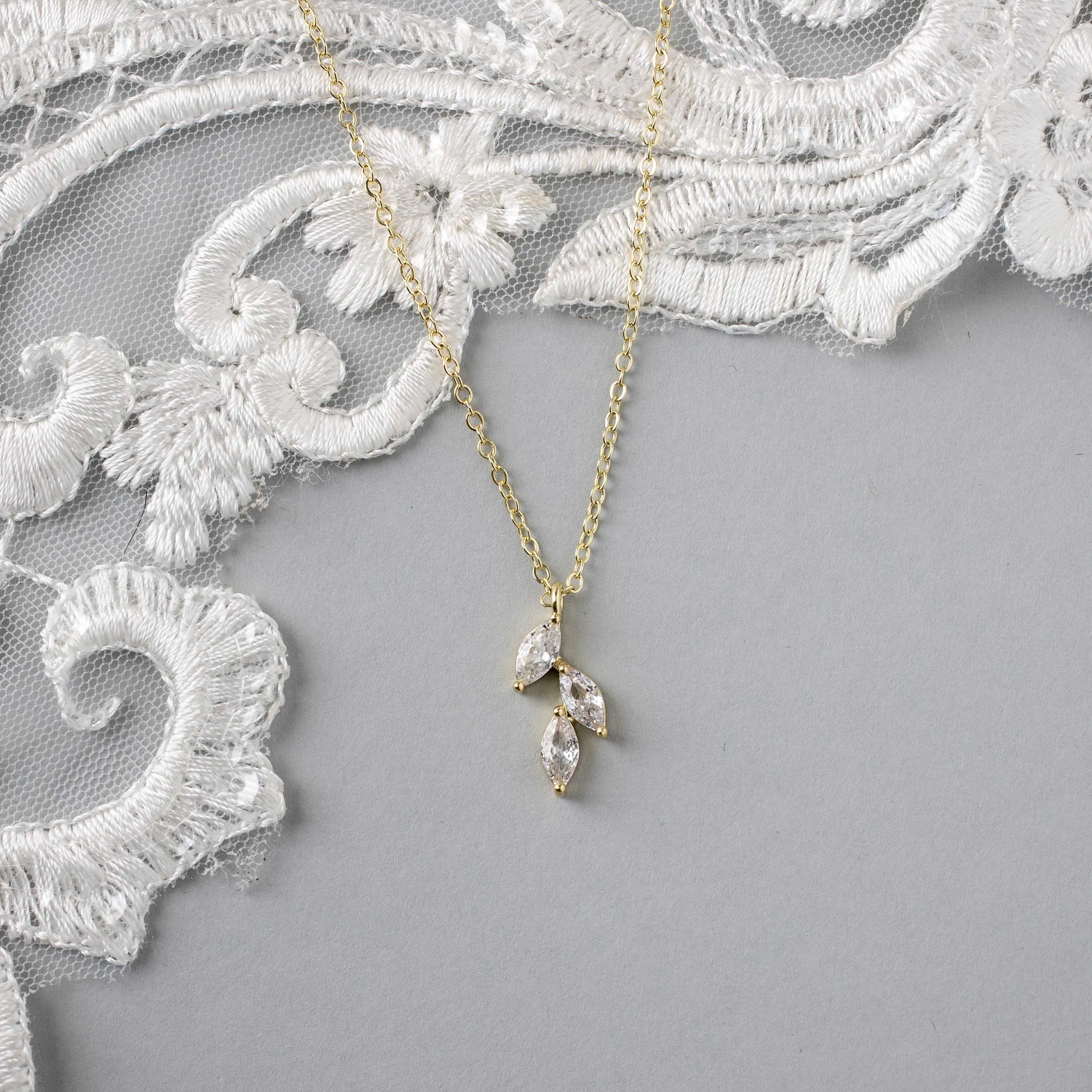 Dainty Leaf Pendant Necklace