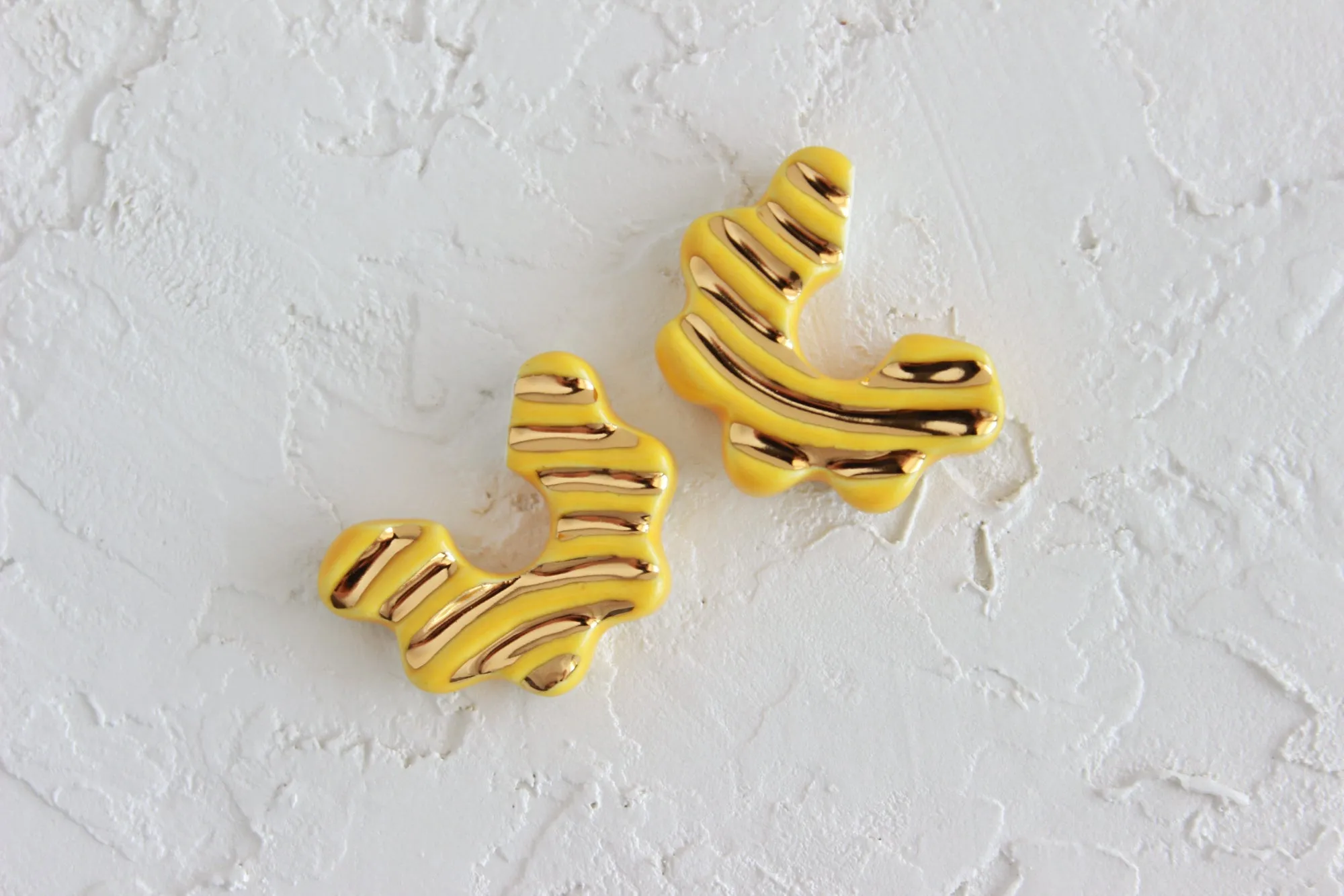 Gold Striped Flower Hoop Earrings