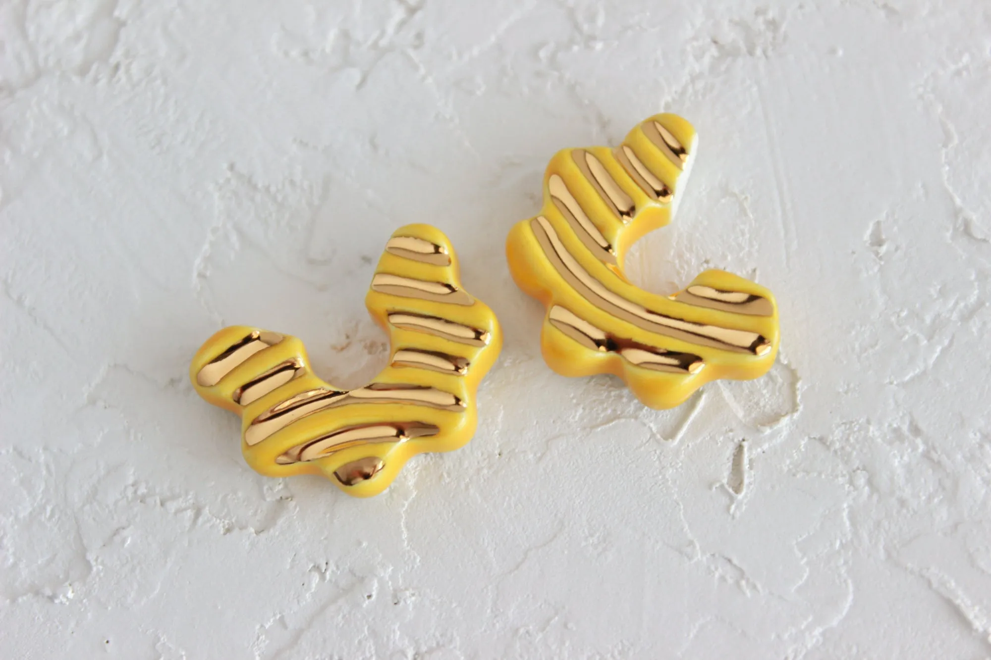 Gold Striped Flower Hoop Earrings