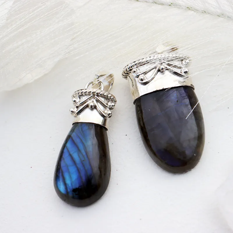 Rein Labradorite Bohemian Shard Pendant