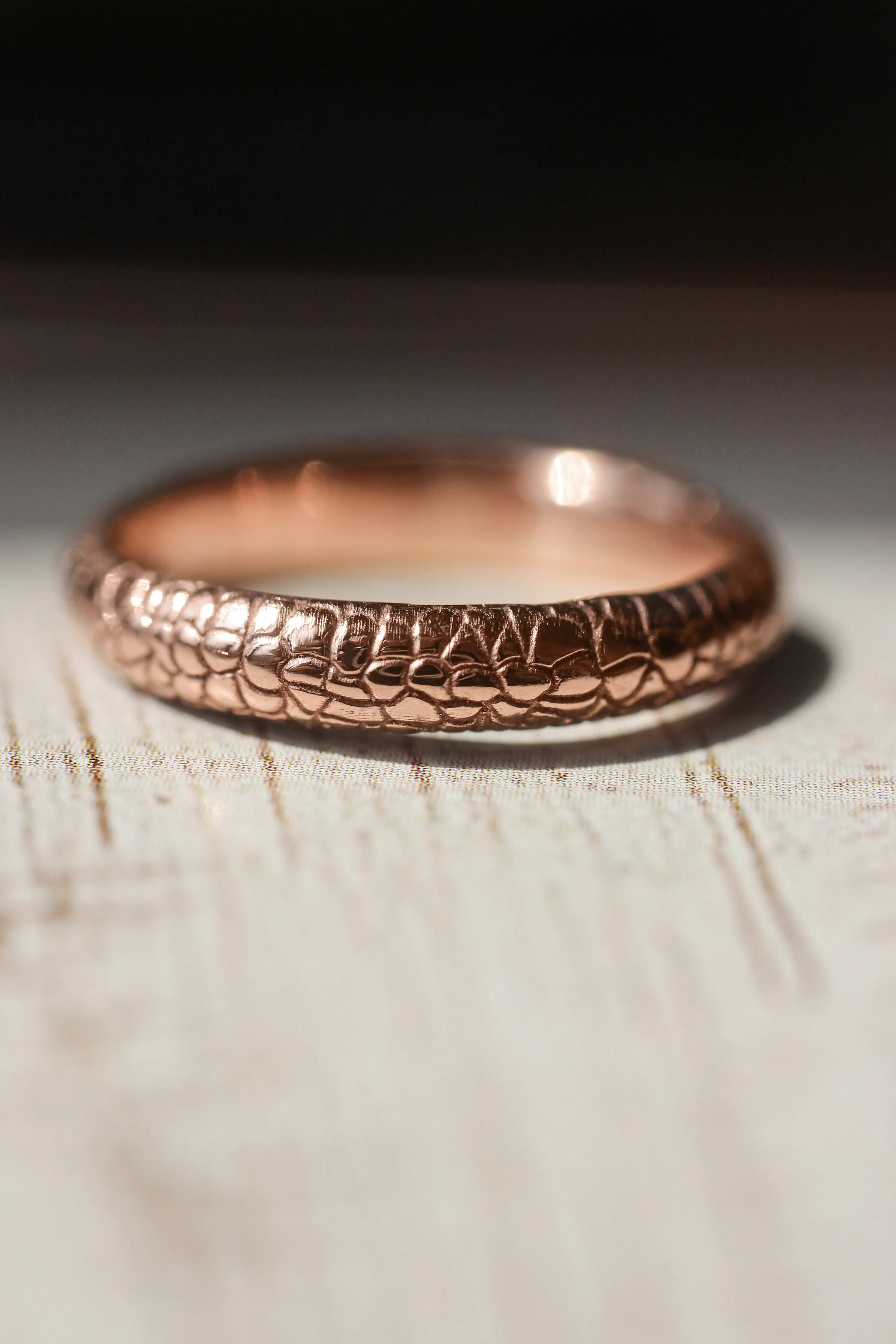 Reptile skin ring, 3 mm wedding band