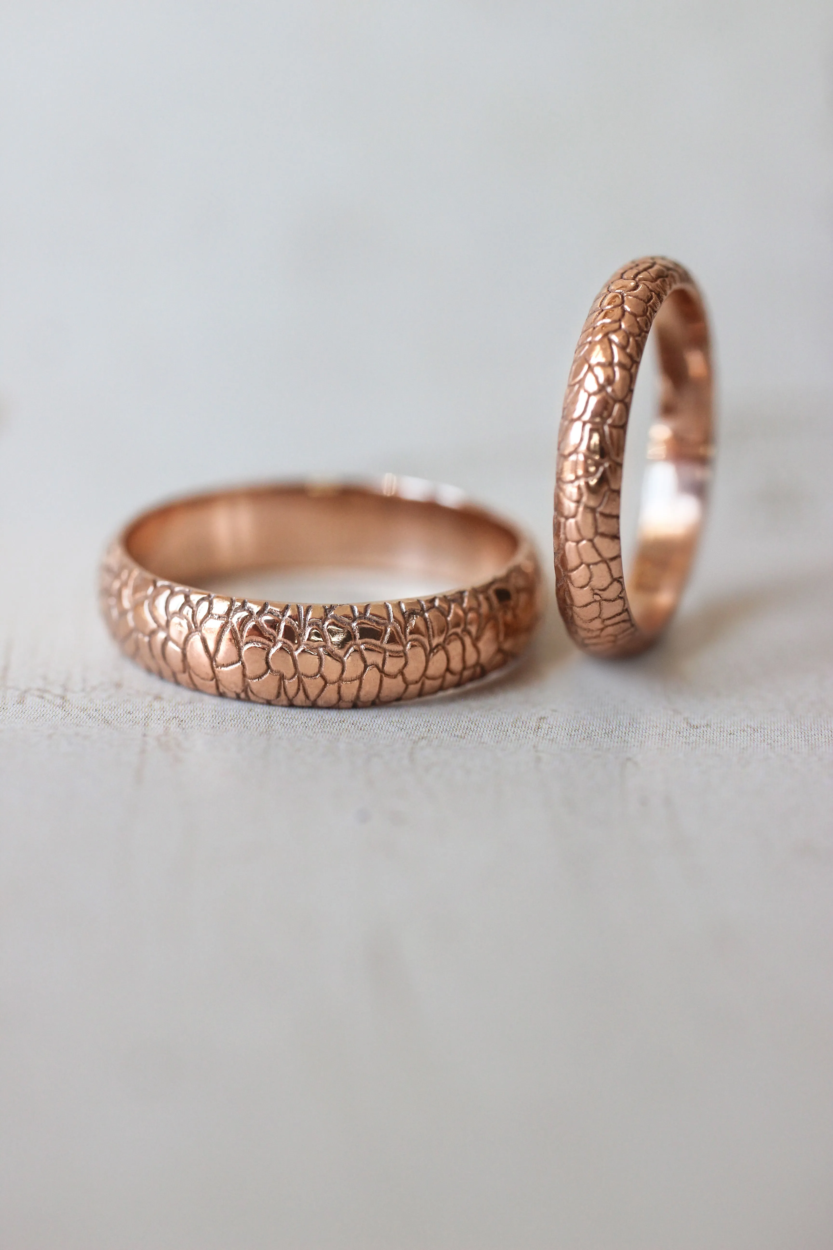 Reptile skin ring, 3 mm wedding band