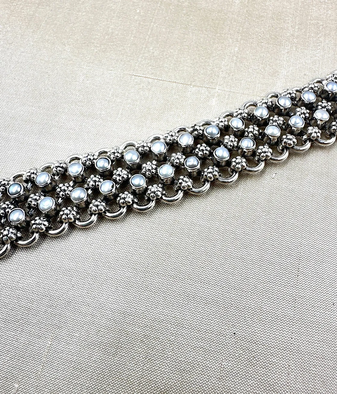 The  Silver Pearl Choker Necklace