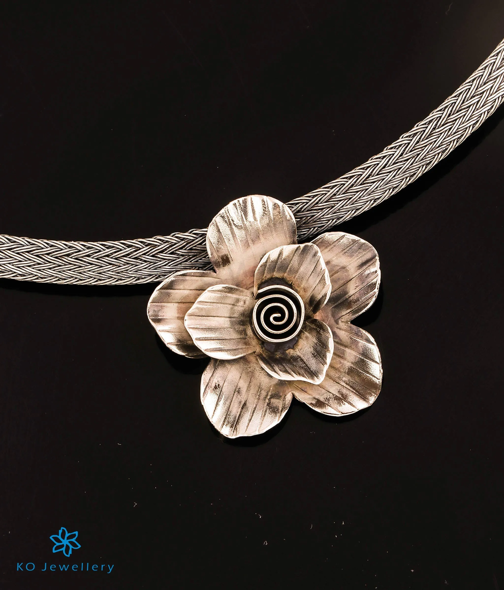 The Spring Flower Silver Necklace